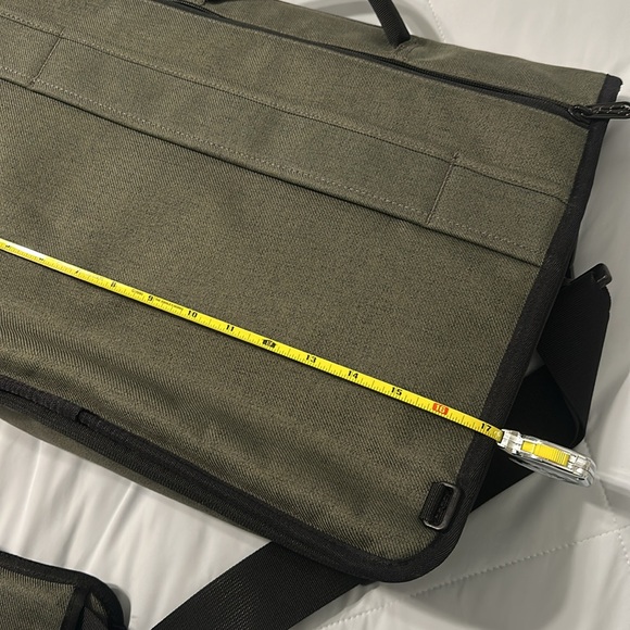 Timbuk2 Command Messenger Bag in Gray PERFECT CONDITION - Picture 3 of 15